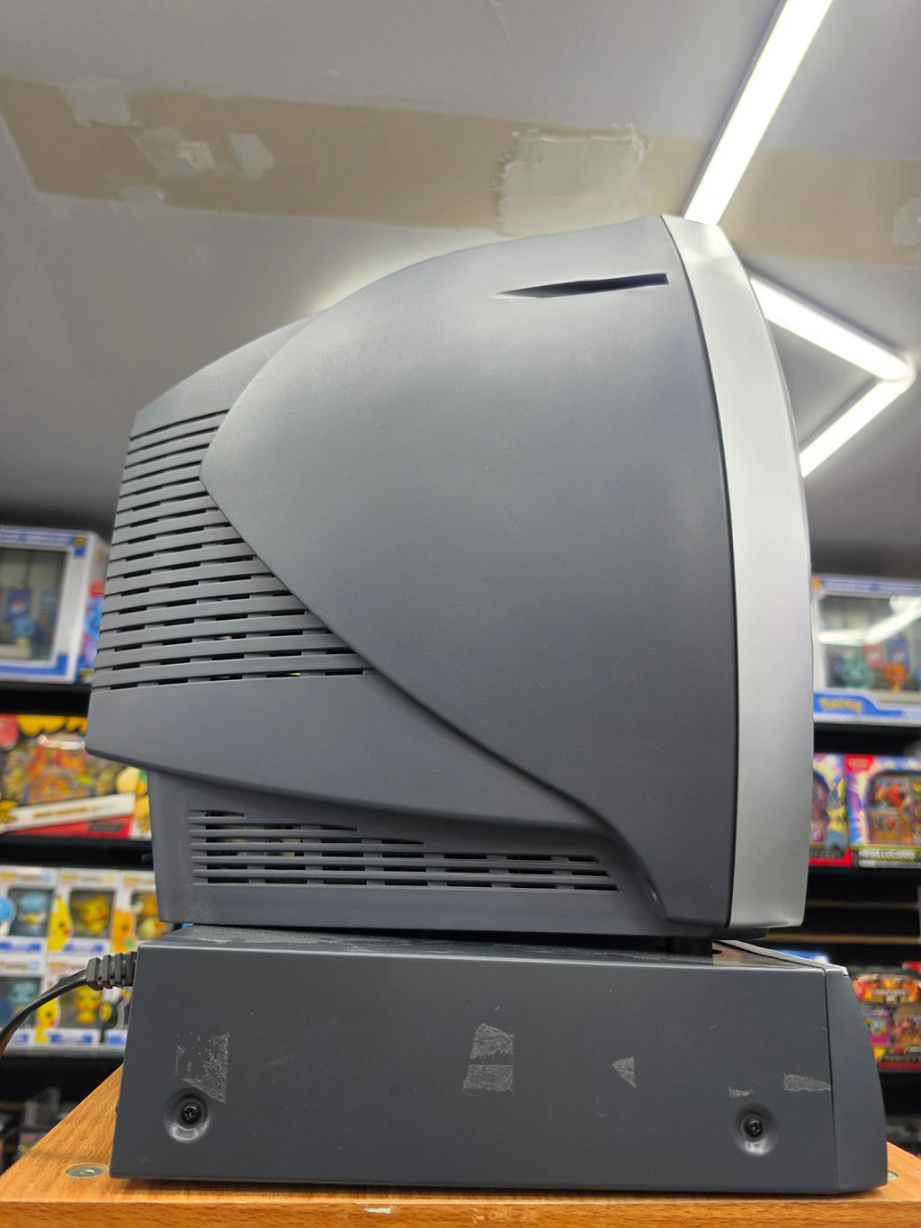 BATMAN - 13” CRT TV