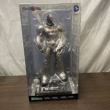KOTOBUKIYA CYBORG ART FX + 8 INCHES STATUE MANGAS