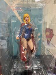 KOTOBUKIYA SUPERGIRL ART FX + 8 INCHES STATUE MANGAS