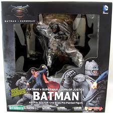KOTOBUKIYA BATMAN ART FX+ 1/10 SCALE STATUE MANGAS